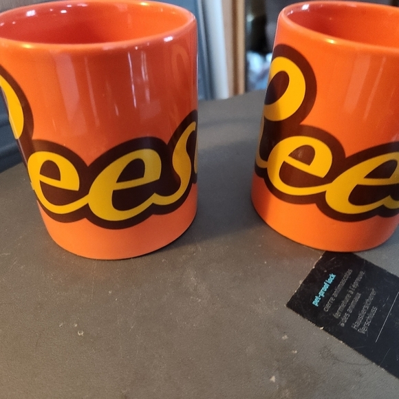 2 Reeses Mugs - Picture 2 of 6